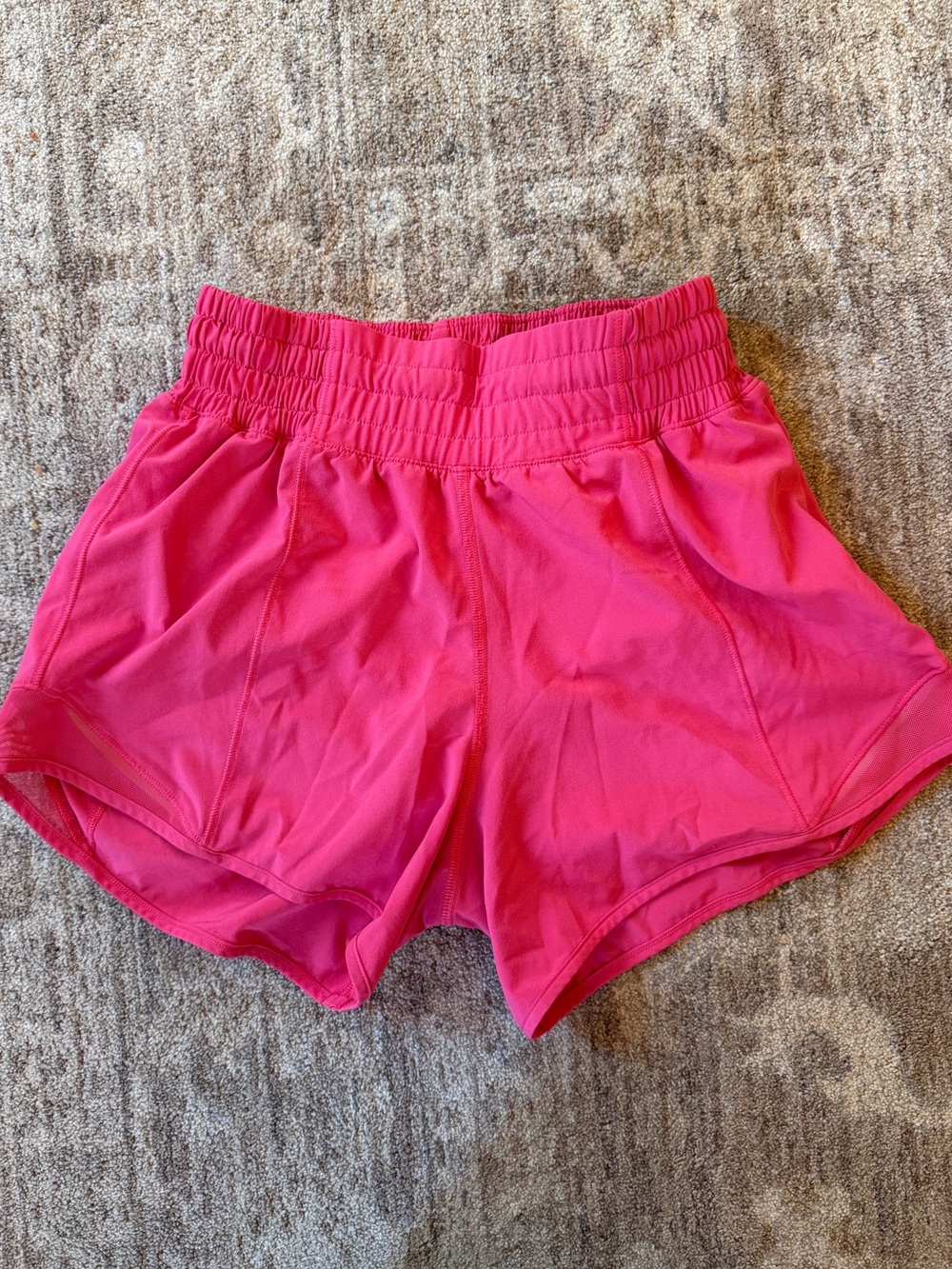 Lululemon Hotty Hot Shorts Size 0 EUC! Hot Pink